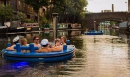 漂流的浴室在线观看,跟随浴室漂流，探索未知世界